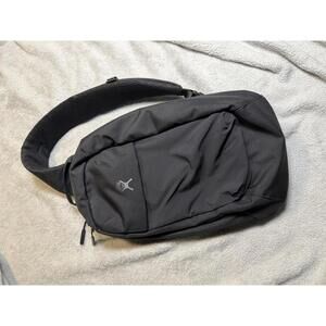 Hydro Flask Black Sling Crossbody Bag